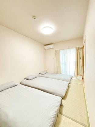 KOGUMA一鶴民宿/Ichikaku/鶴橋車站/JR/近鐵/地下鐵/家庭/自駕遊/千日前直達 Vacation rental in Osaka