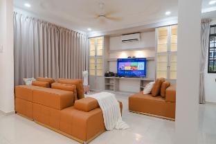 Bm16 16pax Vacation rental in Penang