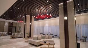 RED LUXE HAVEN Comfy stay, Netflix and Fast WiFi Ready Apartment in Pasay
