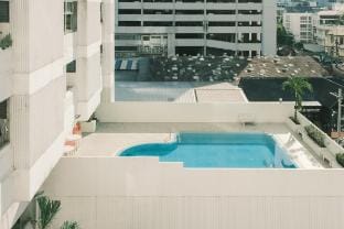 City Silom I King Bed I Sleep 3 I 2 Bedroom Apartment in Bangkok