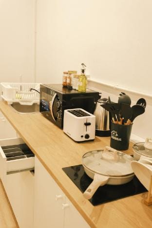 City Silom I King Bed I Sleep 3 I 2 Bedroom Apartment in Bangkok