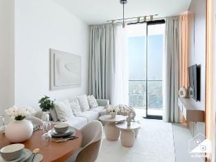 Luxury 1BR | Balcony, Pool, Gym | Prime Location Vacation rental in Dubai