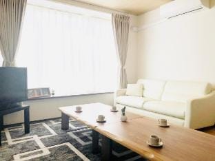 札幌市南区〜１０人以上/無制限Wi-Fi/戸建て/駐車場4台無料/スキー場から車で5分！ Vacation rental in Sapporo