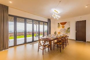 Tangerine Hues | Luxury | Serene | Spacious Villa in Ooty