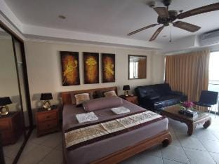 Full sea view, large terrace beachfront condo Apartment in Pattaya City