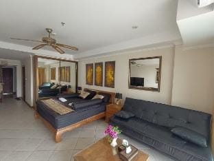 Full sea view, large terrace beachfront condo Apartment in Pattaya City