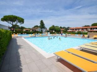 Gorgeous holiday retreat with pool and garden Apartment in Bibione
