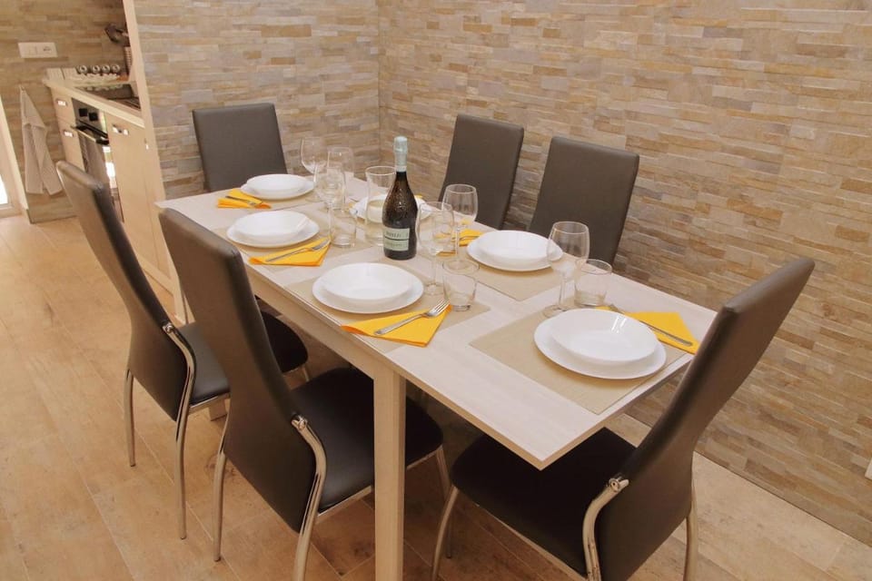 Michele Lux Lodge 6 pp easy to Airport and Vatican Apartment in Rome