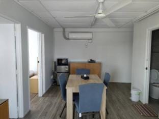 Three Double, 4 Single, 2 Sofa Bed, Suite 1 Apartment in Auckland