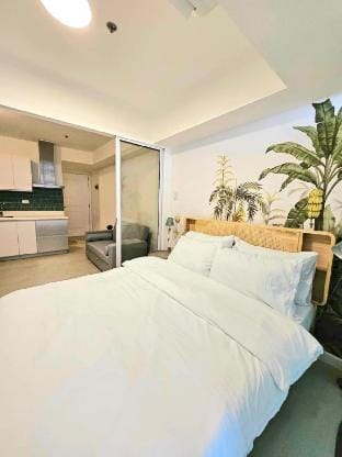 Bahamas Penthouse Suite in Azure Residences Vacation rental in Paranaque