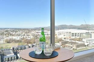 Pacific Horizon • Luxury Sky Suite • 19th Floor Vacation rental in Christchurch