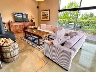 Cascade Retreat - Sunny side of Mt Iron Vacation rental in Wanaka