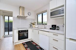 Stylish Riccarton 3BR Townhouse | Walk to Mall Vacation rental in Christchurch