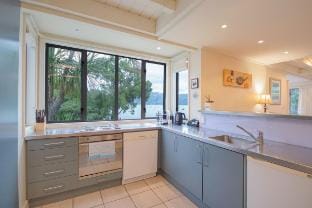Bruce Waterfront Apartment 31 Vacation rental in Akaroa