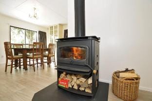 Spacious rural retreat - no cleaning fees Vacation rental in Hamilton