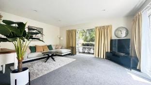 Waimairi Road - Handy to University Vacation rental in Christchurch