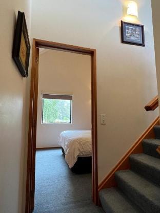 Escape to Wanaka - spacious and handy to center Vacation rental in Wanaka