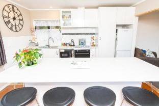 Roberts St - Family home (Upstairs)  Raglan Vacation rental in Raglan