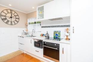 Roberts St - Family home (Upstairs)  Raglan Vacation rental in Raglan