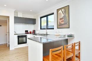 Lavandula 4 Bedroom Vacation rental in Christchurch