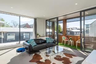 Central City Retreat - with secure carpark Vacation rental in Christchurch