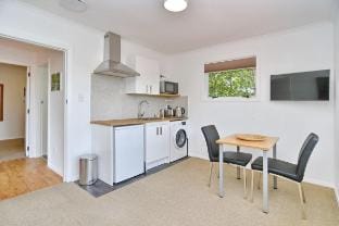 Bevington - handy and private close to airport Vacation rental in Christchurch