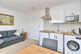Bevington - handy and private close to airport Vacation rental in Christchurch