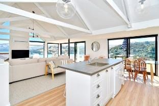 Stunning Views Await! Renovated Retreat in Akaroa Vacation rental in Akaroa
