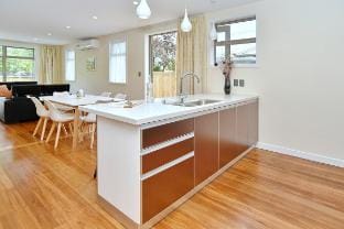 Clyde 106 - 7 Night special deals Vacation rental in Christchurch