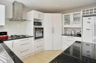 Spacious stylish home - 7 Night special deals Vacation rental in Christchurch