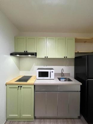 Big Kitchen + Work Area | Pool & WiFi Near IT Park Apartment in Lapu-Lapu City