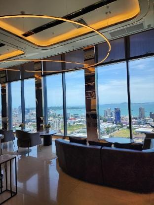 Seaview| Balcony Sunset| Walk to Beach & Nightlife Vacation rental in Pattaya City