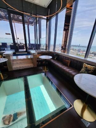 Seaview| Balcony Sunset| Walk to Beach & Nightlife Vacation rental in Pattaya City