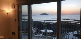The house closest to the sea, sunset, and waves  Vacation rental in South Korea