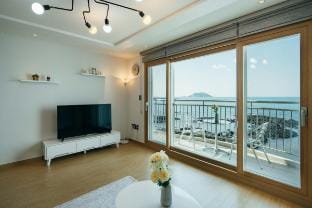 The house closest to the sea, sunset, and waves  Vacation rental in South Korea