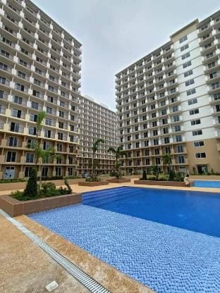 Studio w pool, mountain  city view Mactan airport Apartment in Lapu-Lapu City