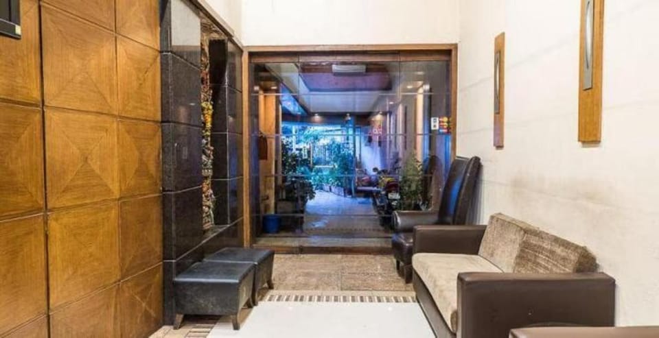 Hotel Bandra Residency 250m from Railway Station Hotel in Mumbai