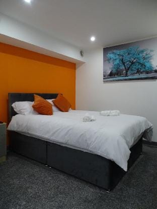 The Orange Outpost Apartment in Bradford
