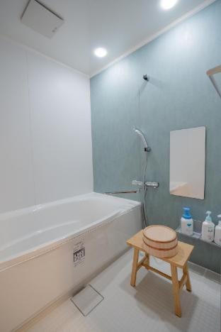 土壁と梁のある趣ある部屋と薪ストーブと囲炉裏で癒し体験 Vacation rental in Japan