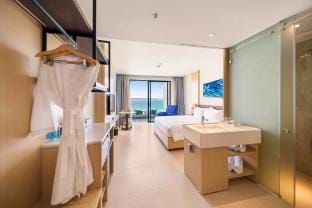 Cam Ranh Beach Resort - 5 Mins to Airport Apartment in Khanh Hoa Province