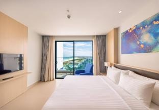 Cam Ranh Beach Resort - 5 Mins to Airport Apartment in Khanh Hoa Province
