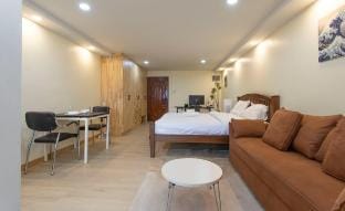 Studio with Workdesk near Nimman/Old City Vacation rental in Chiang Mai