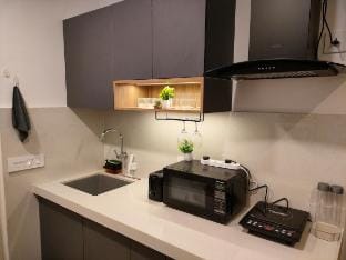 The White Port Luxe Apt Nearby Airport / Symbiosis Vacation rental in Pune