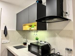 The White Port Luxe Apt Nearby Airport / Symbiosis Vacation rental in Pune