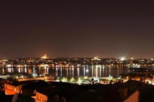 Pera Royal View – Taksim Sea King Room Vacation rental in Istanbul