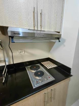 Condo Near MOA, NAIA airport, CCP- comfy w/a view! Apartment in Pasay