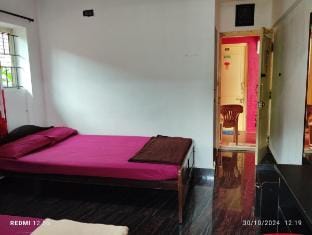 Vaishnavi Villa-GroundFlr Budget Room, WiFi, NoTV. Vacation rental in Madikeri