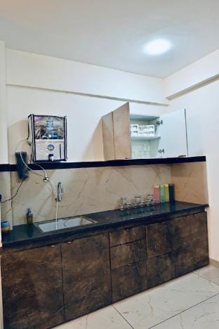 Cozy Studio with King Bed & Modern Comforts Vacation rental in India