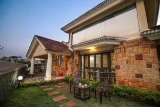 Opera House Lonavala | 3BHK Pool Stay | ScenicView Villa in Lonavla