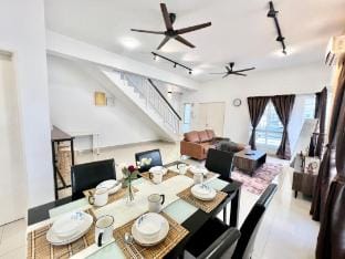 Semi D 16pax Landed Home WiFi Setia Alam Mall SCCC Vacation rental in Selangor, Malaysia
